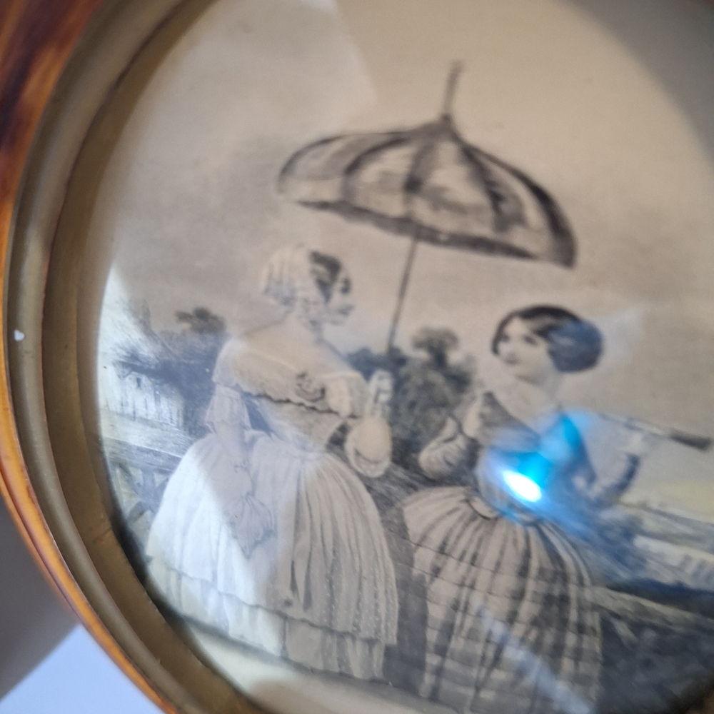 Vintage Style Oval Wall Frame Set in Warm Brown and Gold - Picture 6 of 8